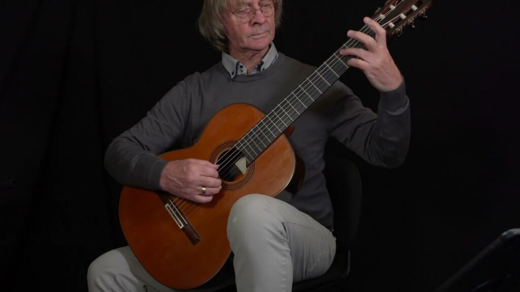 David Russell plays Blanco y Negro by Gabriel Estarellas