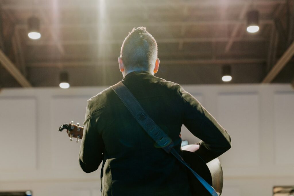 Guitarist with instrument, illustrative photograph for the Quito requinto concert