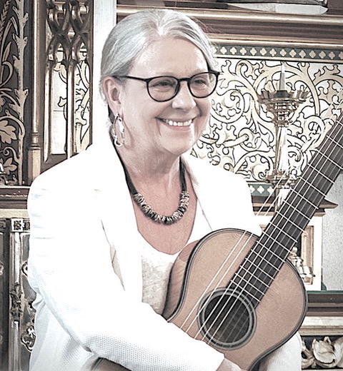 Raphaella Smits holding a classical guitar
